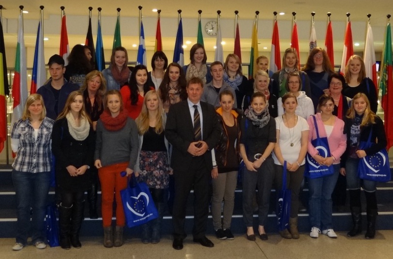 HBFS 12 a besucht gemeinsam mit Dr. Markus Pieper MdEP das Europaparlament (Foto: Büro Dr. Pieper MdEP)