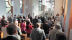 Zahlreiche Gäste feierten die Eucharistiefeier in der Kapelle des Canisiusstiftes mit.