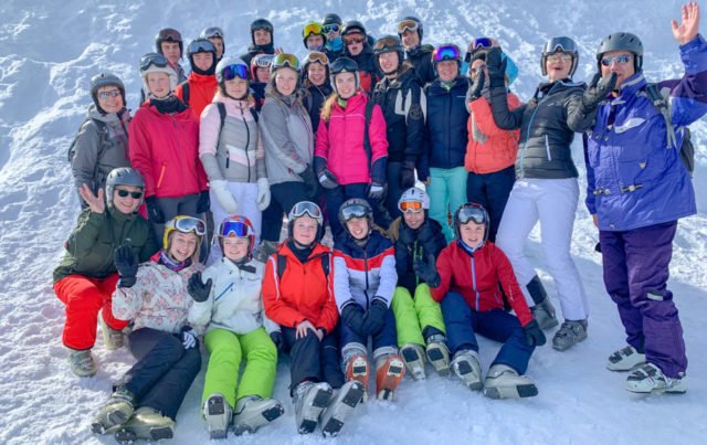 Viel Spaß hatten die angehenden Abiturienten aus den Leistungskursen Sport und Biologie bei dem Skiprojekt im Zillertal. Foto: SMMP