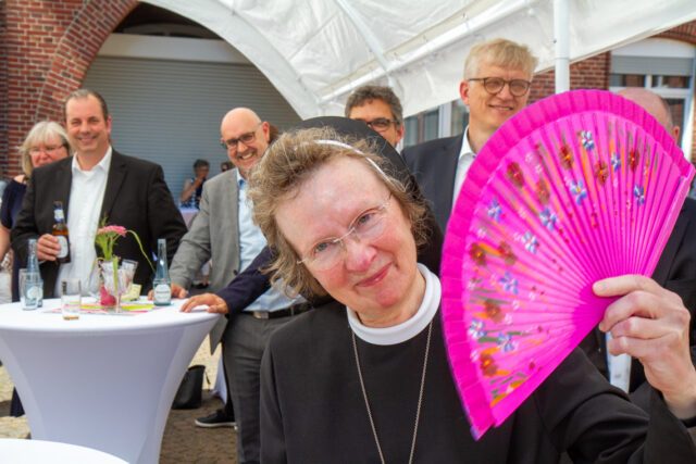 Nach 19 Jahren verabschiedet sich Schwester Maria Manuela Gockel als Schulleiterin am Berufskolleg Canisiusstift in Ahaus. Foto: SMMP/Ulrich Bock