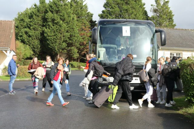 Die Busse von Höffmann Schulreisen bringen die Klassen sicher ans Ziel.